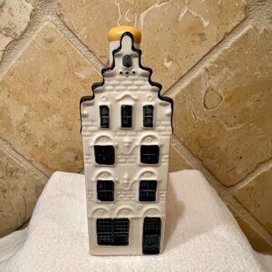 KLM Blue Delft Houses, #32 (2007) SEALED WITH LIQUOR